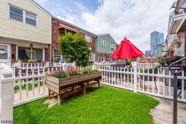 34 Waldo Ave 13, Jersey City, NJ 07306
