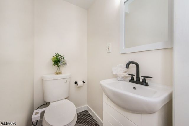 34 Waldo Ave 13, Jersey City, NJ 07306