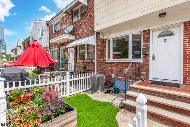 34 Waldo Ave 13, Jersey City, NJ 07306