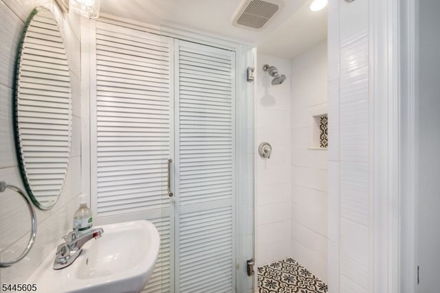 34 Waldo Ave 13, Jersey City, NJ 07306