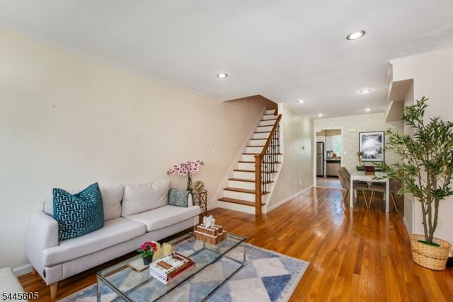 34 Waldo Ave 13, Jersey City, NJ 07306