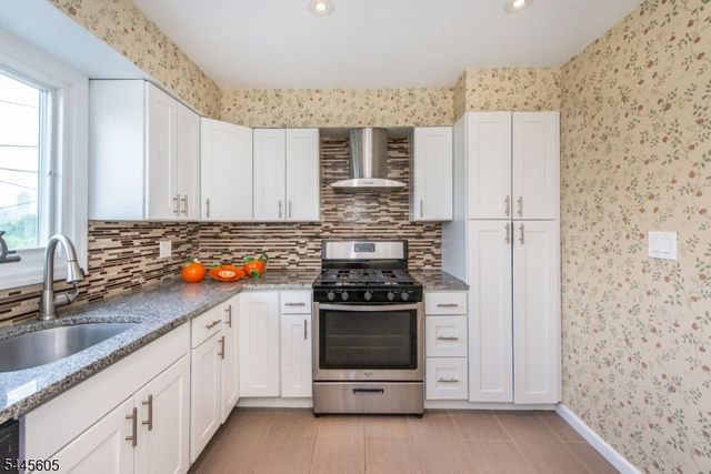 34 Waldo Ave 13, Jersey City, NJ 07306