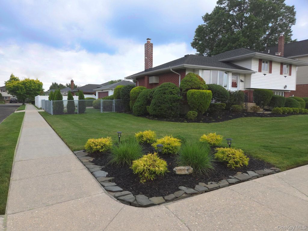 51 Eileen Avenue, Plainview, NY 11803 — exterior