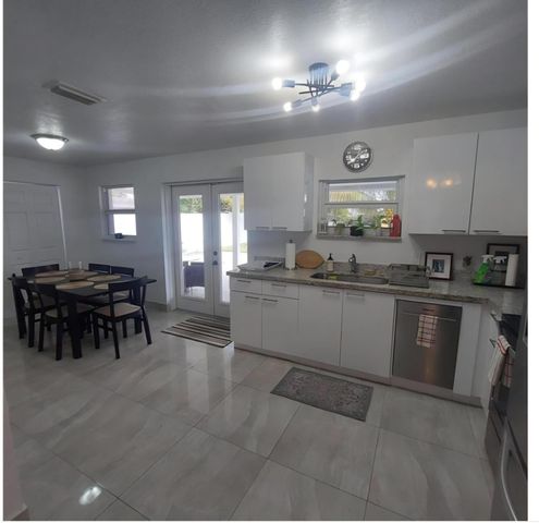 1670 NE 1st Avenue, Pompano Beach, FL 33060