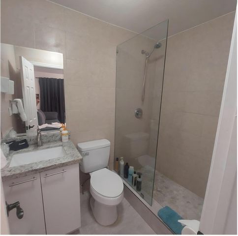 1670 NE 1st Avenue, Pompano Beach, FL 33060