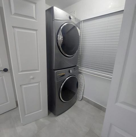 1670 NE 1st Avenue, Pompano Beach, FL 33060