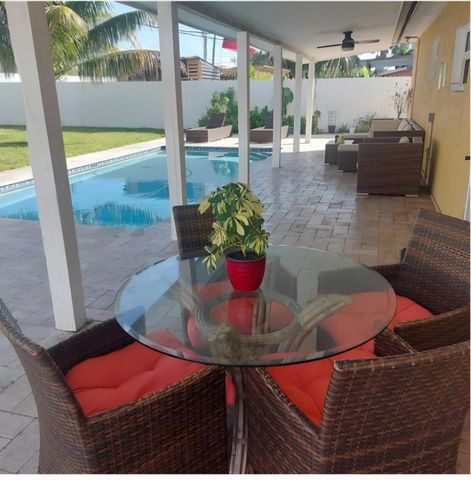 1670 NE 1st Avenue, Pompano Beach, FL 33060