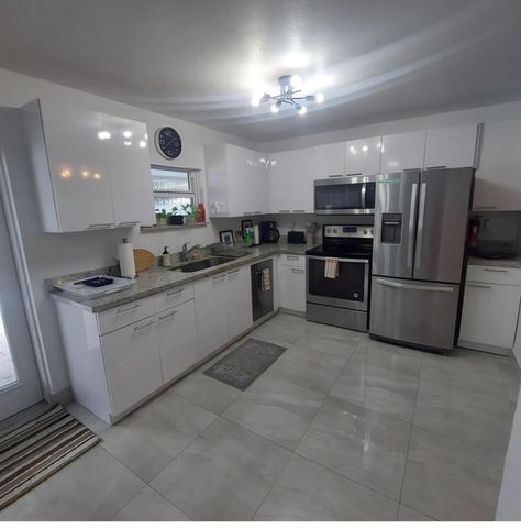 1670 NE 1st Avenue, Pompano Beach, FL 33060