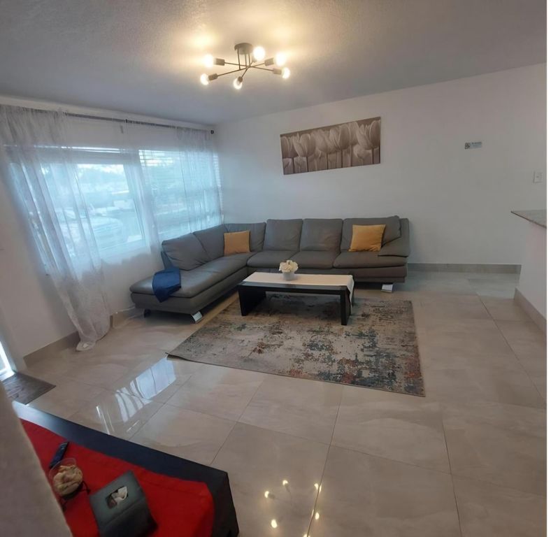 1670 NE 1st Avenue, Pompano Beach, FL 33060