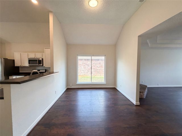 9048 Elbe Trail, Fort Worth, TX 76118