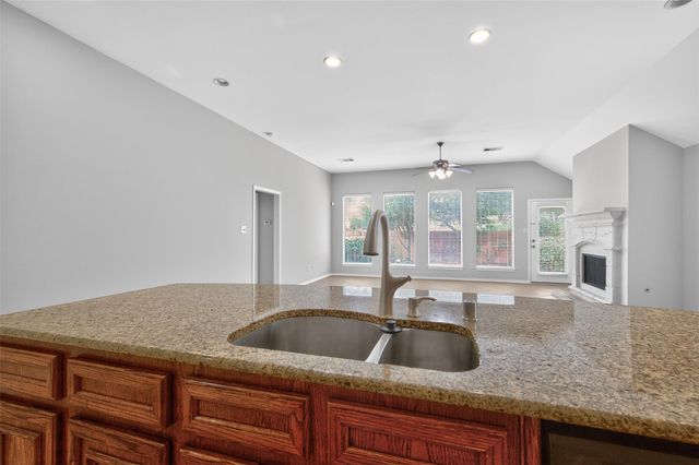 13414 Moonlit Lake Lane, Pearland, TX 77584