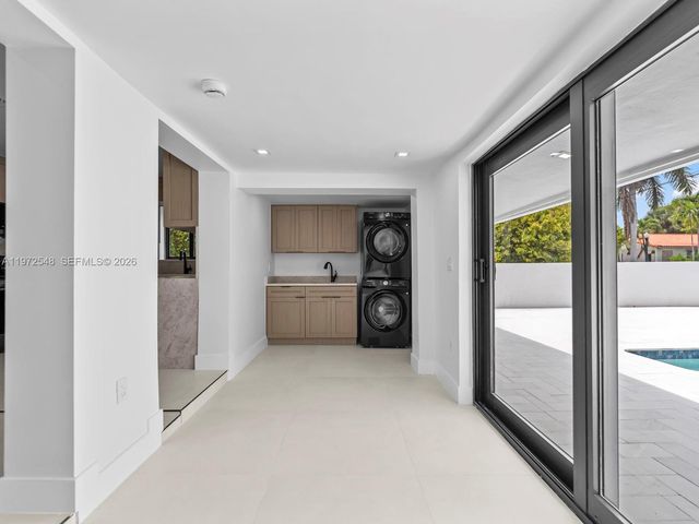 1221 Biarritz Dr, Miami Beach, FL 33141