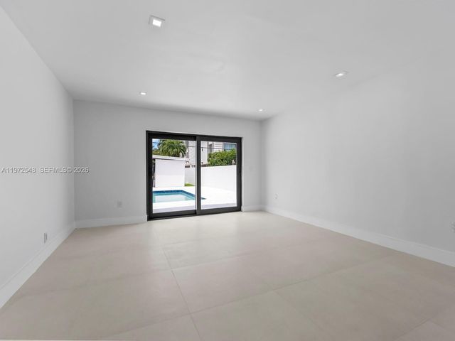 1221 Biarritz Dr, Miami Beach, FL 33141