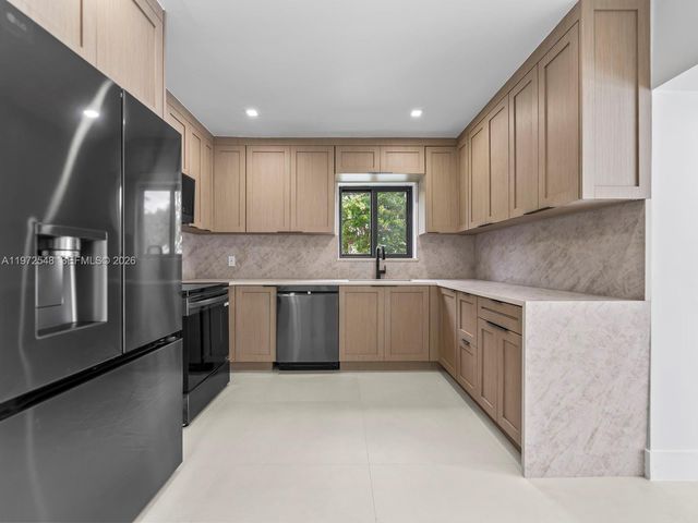 1221 Biarritz Dr, Miami Beach, FL 33141