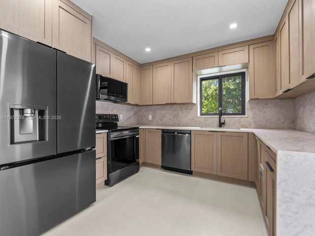 1221 Biarritz Dr, Miami Beach, FL 33141