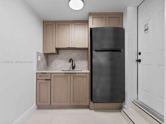 1221 Biarritz Dr, Miami Beach, FL 33141