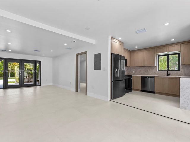 1221 Biarritz Dr, Miami Beach, FL 33141