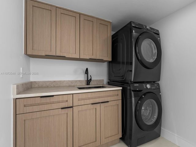 1221 Biarritz Dr, Miami Beach, FL 33141