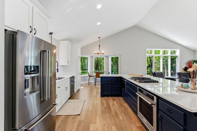 140 Dahlia Street, Mahtomedi, MN 55115