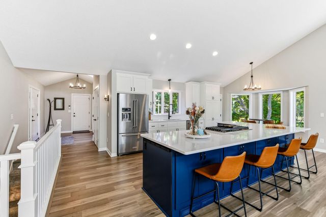 140 Dahlia Street, Mahtomedi, MN 55115