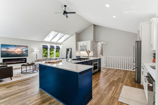 140 Dahlia Street, Mahtomedi, MN 55115
