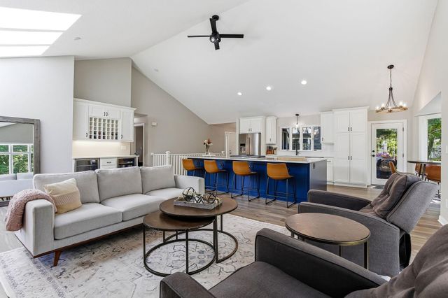 140 Dahlia Street, Mahtomedi, MN 55115