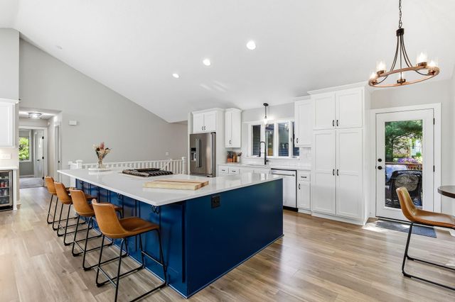 140 Dahlia Street, Mahtomedi, MN 55115