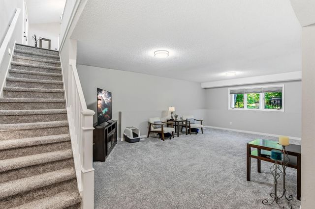 140 Dahlia Street, Mahtomedi, MN 55115