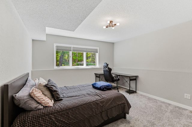 140 Dahlia Street, Mahtomedi, MN 55115