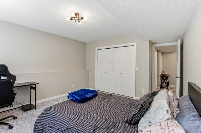 140 Dahlia Street, Mahtomedi, MN 55115
