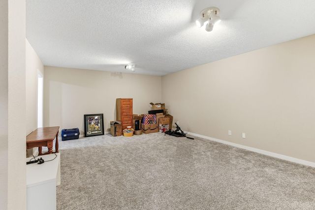 140 Dahlia Street, Mahtomedi, MN 55115
