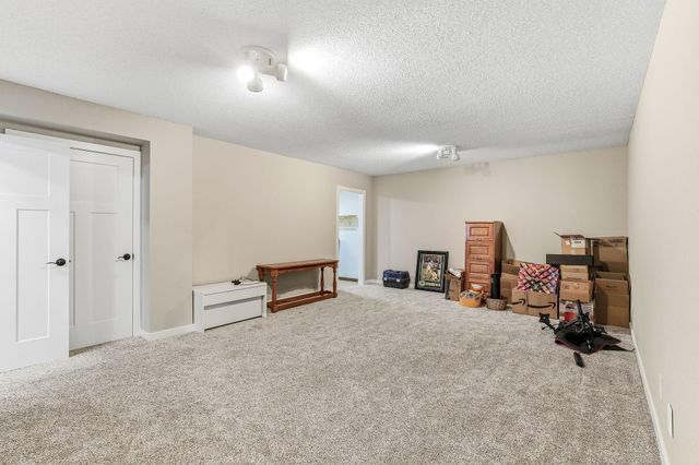 140 Dahlia Street, Mahtomedi, MN 55115
