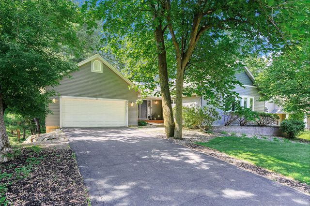 140 Dahlia Street, Mahtomedi, MN 55115