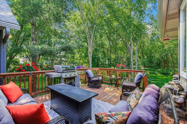 140 Dahlia Street, Mahtomedi, MN 55115