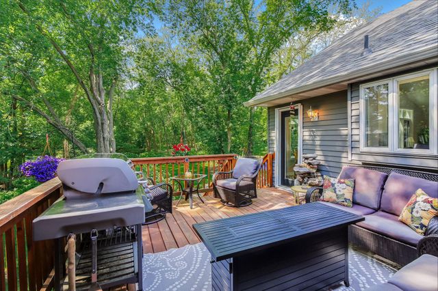 140 Dahlia Street, Mahtomedi, MN 55115