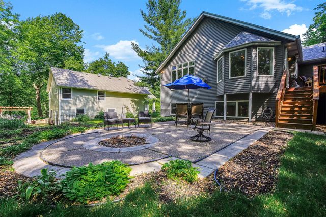 140 Dahlia Street, Mahtomedi, MN 55115