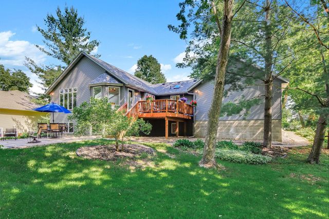 140 Dahlia Street, Mahtomedi, MN 55115