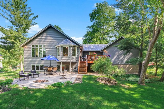 140 Dahlia Street, Mahtomedi, MN 55115