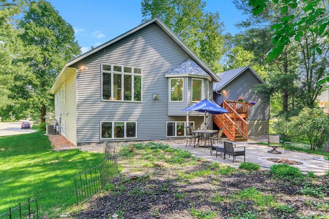 140 Dahlia Street, Mahtomedi, MN 55115