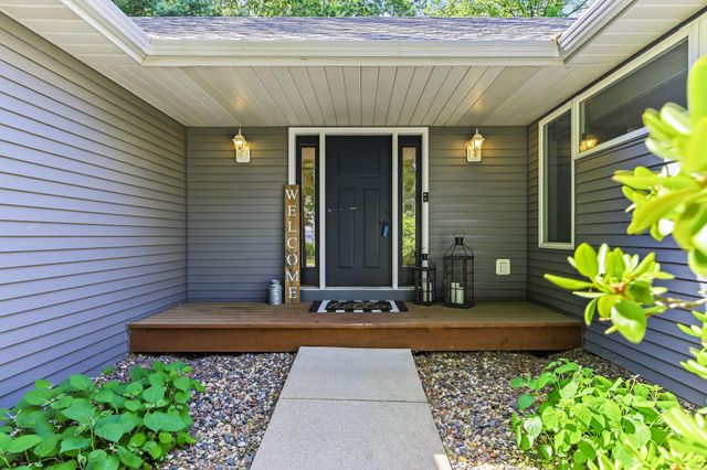 140 Dahlia Street, Mahtomedi, MN 55115