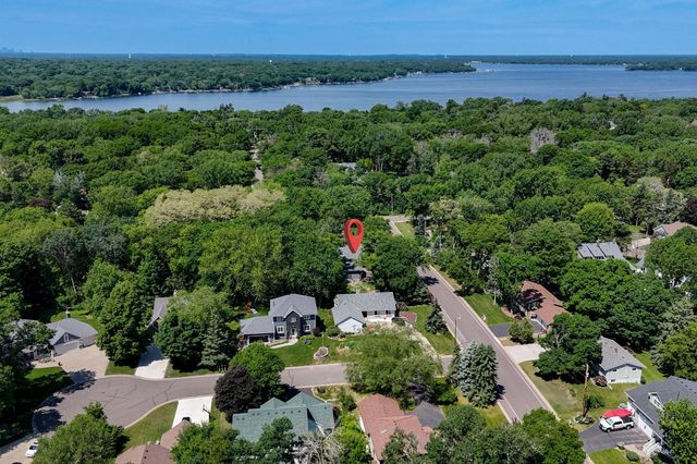 140 Dahlia Street, Mahtomedi, MN 55115