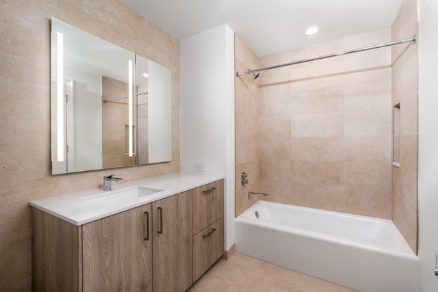 211 N Harbor Drive 2607, Chicago, IL 60601