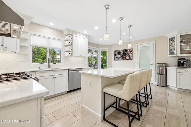 20 Sunrise Circle, Holmdel, NJ 07733