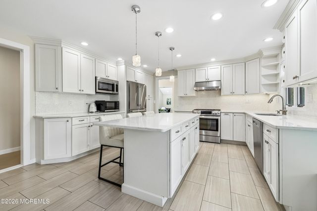 20 Sunrise Circle, Holmdel, NJ 07733