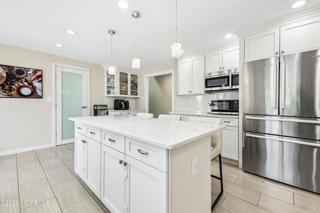 20 Sunrise Circle, Holmdel, NJ 07733