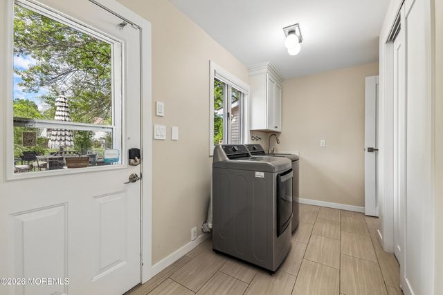 20 Sunrise Circle, Holmdel, NJ 07733