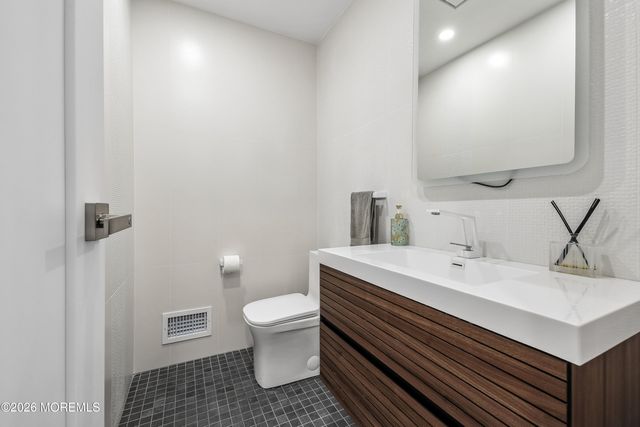 20 Sunrise Circle, Holmdel, NJ 07733