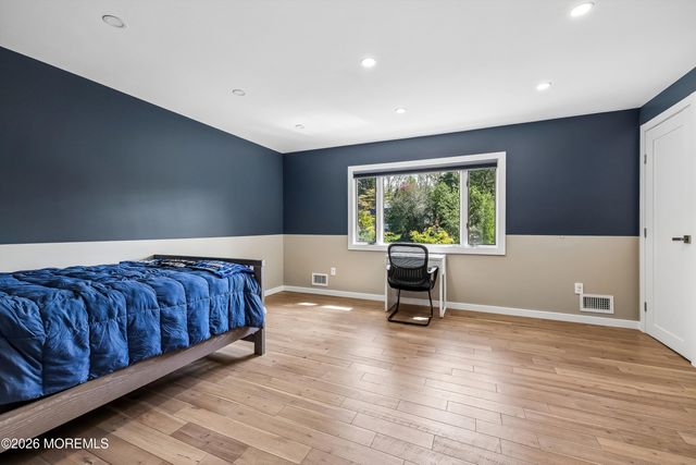 20 Sunrise Circle, Holmdel, NJ 07733