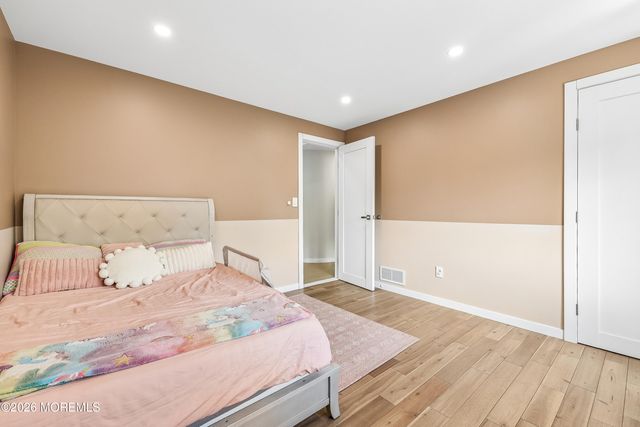 20 Sunrise Circle, Holmdel, NJ 07733