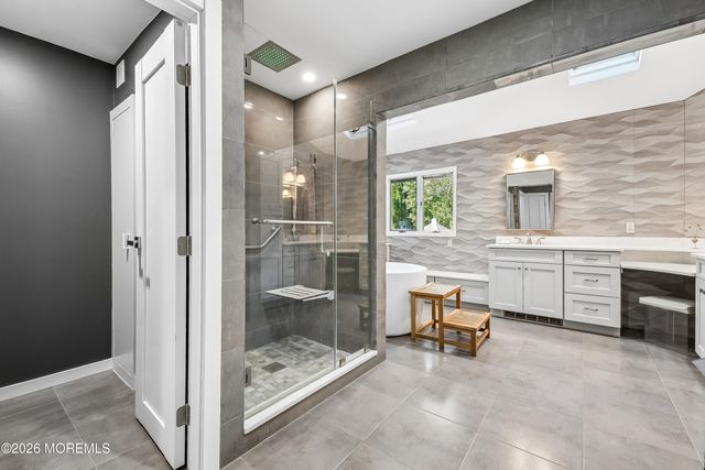 20 Sunrise Circle, Holmdel, NJ 07733